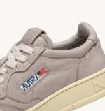 Sneaker Uomo Autry Medalist Low  in pelle di Capra Grigia mod. AULM GG29 - immagine 2
