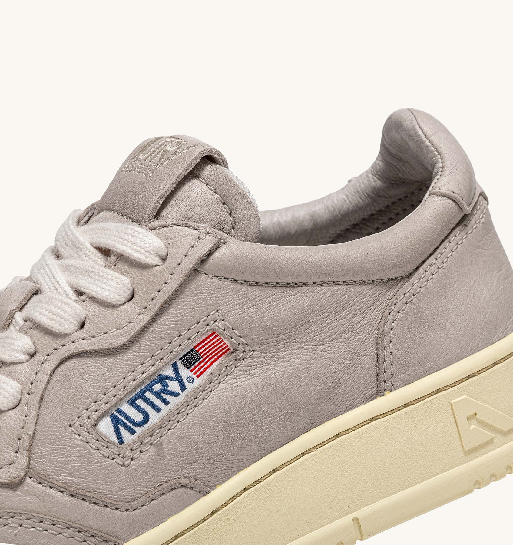 Sneaker Uomo Autry Medalist Low  in pelle di Capra Grigia mod. AULM GG29 - immagine 2