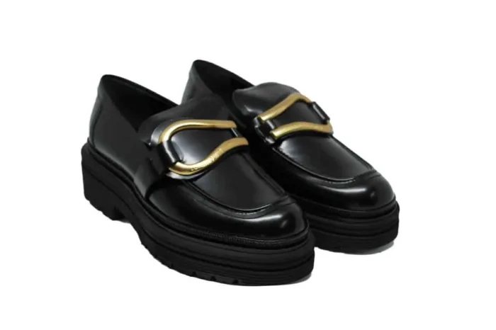 Mocassino Lorenzo Mari in pelle nera con accessorio metallico color Oro, plateau 5cm art. MONTREAL 04, foto 2 di 3