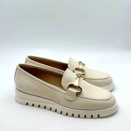 Mocassino Luca Grossi in pelle Panna, suola in gomma Flex bianca, fibbia oro art. F916M