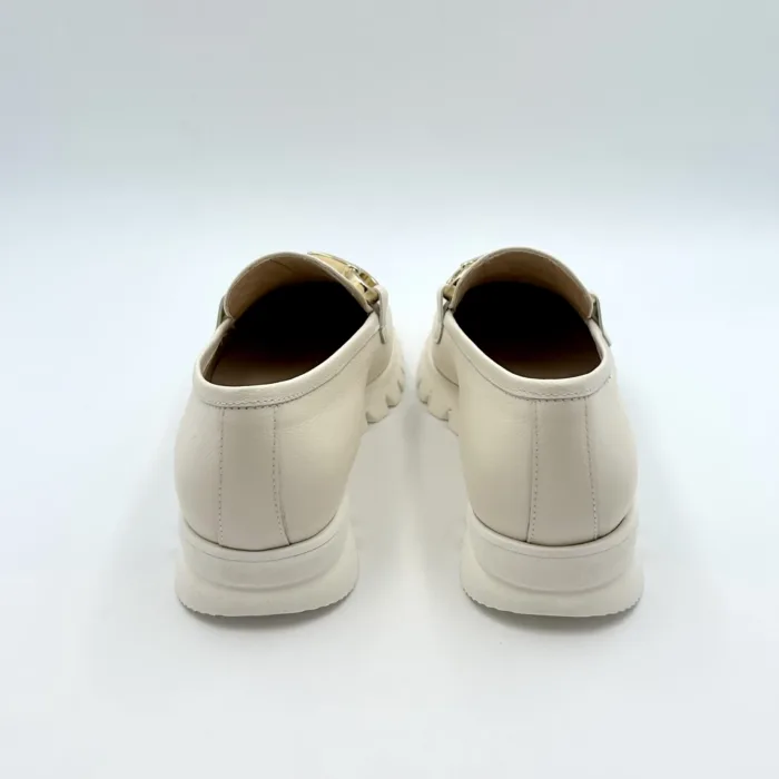 Mocassino Luca Grossi in pelle Panna, suola in gomma Flex bianca, fibbia oro art. F916M, foto 4 di 5