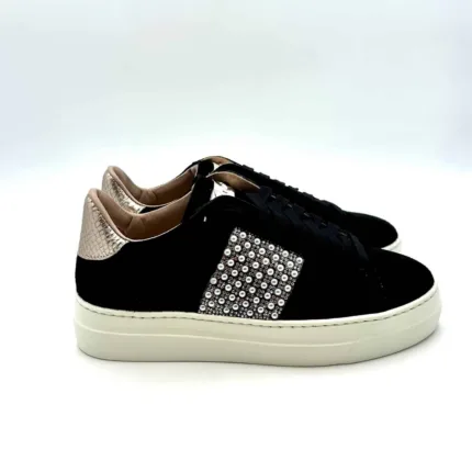 Sneakers Stokton scamosciate Nere con Fascia Perle Laterale e altezza 3 cm art. 827-D