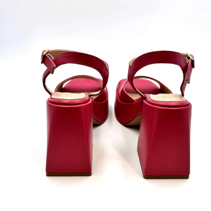 Sandali con Tacco e Plateau Brando in pelle Fucsia e cinturino alla caviglia tacco 10 cm Plateau 3,5 cm art. Enea, foto 4 di 5