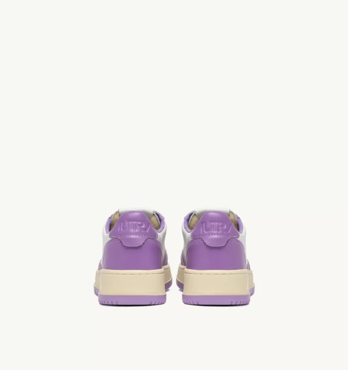 Sneaker Donna Autry Medalist Low Bicolor in Pelle Bianca e Lilla mod. AULW WB43, foto 3 di 6