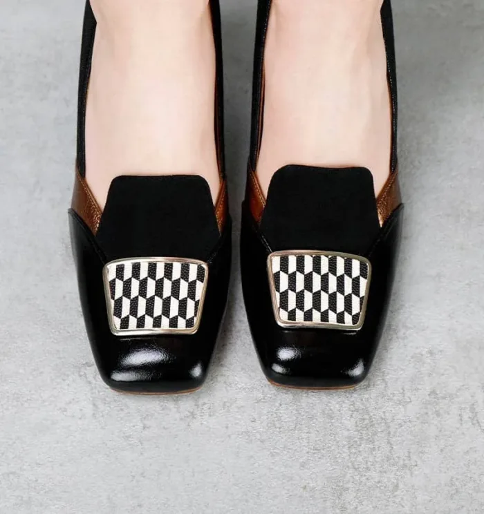 Decollettè Chie Mihara in nappa Nera con fibbia fantasia geometrica e tacco grosso 8 cm art. OHICO, foto 2 di 4