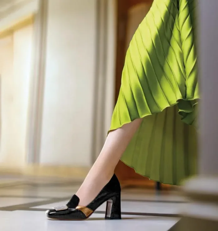 Decollettè Chie Mihara in nappa Nera con fibbia fantasia geometrica e tacco grosso 8 cm art. OHICO, foto 4 di 4