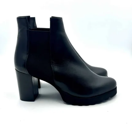 Tronchetti Cervone in Nappa Nera con Elastico laterale, Fondo in Gomma Antiscivolo e Tacco 7 cm art. 2470