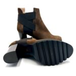 Tronchetti Cervone in Camoscio Marrone con elastico ad Incrocio, Fondo in Gomma Antiscivolo e Tacco 8 cm art. 2450 - immagine 6