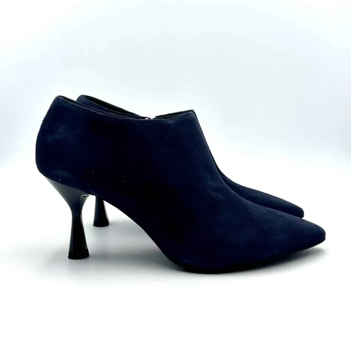 Tronchetti Illogica in Camoscio Blu con cerniera, Fondo in Gomma Antiscivolo e Tacco rocchetto 8 cm art. 070, foto 1 di 6