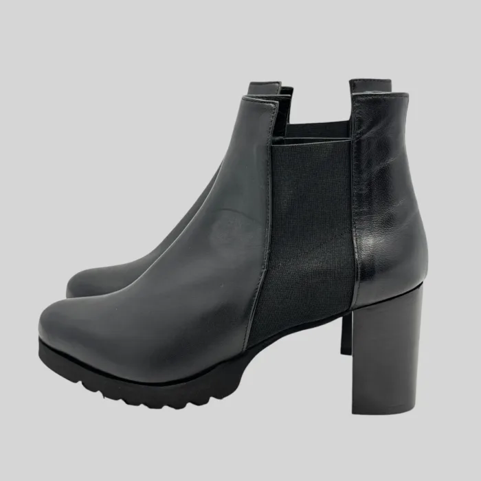 Tronchetti Cervone in Nappa Nera con Elastico Laterale, Fondo in Gomma Antiscivolo e Tacco 8 cm art. 2451, foto 2 di 3