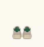 Sneakers Autry Uomo in pelle e camoscio Bianca con Spoiler Verde e scritta 'Game set match!' art. AULM WC07 - immagine 3