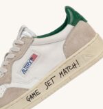Sneakers Autry Uomo in pelle e camoscio Bianca con Spoiler Verde e scritta 'Game set match!' art. AULM WC07 - immagine 6