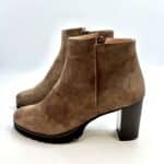 Tronchetti Cervone in Camoscio Beige con Cerniera laterale, Fondo in Gomma Antiscivolo e Tacco 7 cm art. 2454 - immagine 3