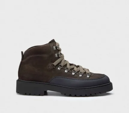 Stivaletto Pedula Bordato Ganci Uomo Doucal's In Camoscio Marrone E Dettaglio In Gomma Art. DU2912CENTPF556NM00