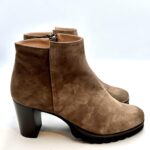 Tronchetti Cervone in Camoscio Beige con Cerniera laterale, Fondo in Gomma Antiscivolo e Tacco 7 cm art. 2454
