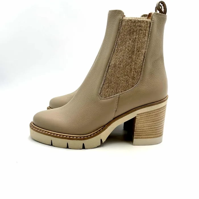 Tronchetto in Pelle Beige ed Elastici Laterali Luca Grossi con Tacco Grosso 8cm Art H432T, foto 2 di 4