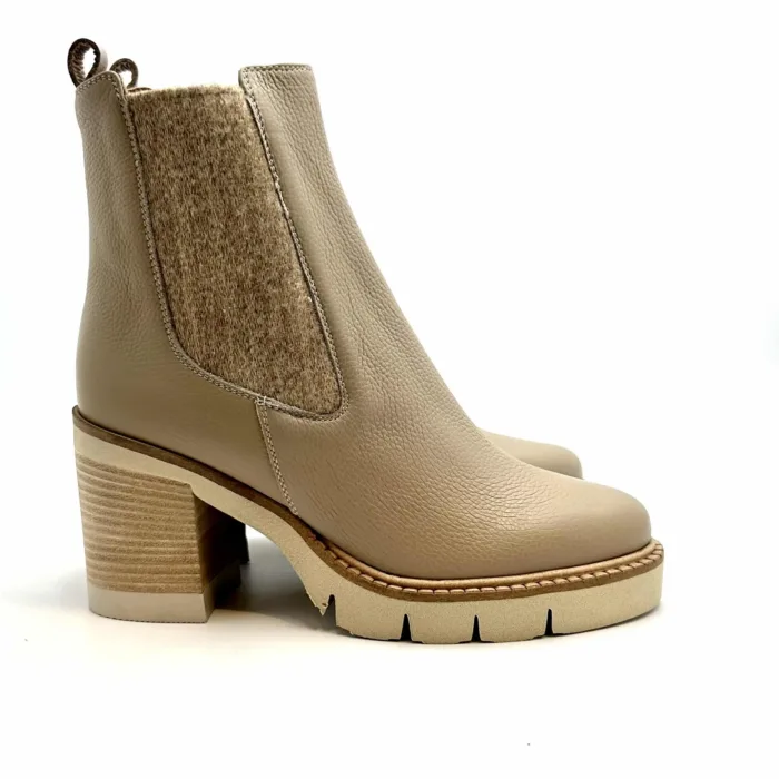 Tronchetto in Pelle Beige ed Elastici Laterali Luca Grossi con Tacco Grosso 8cm Art H432T, foto 1 di 4