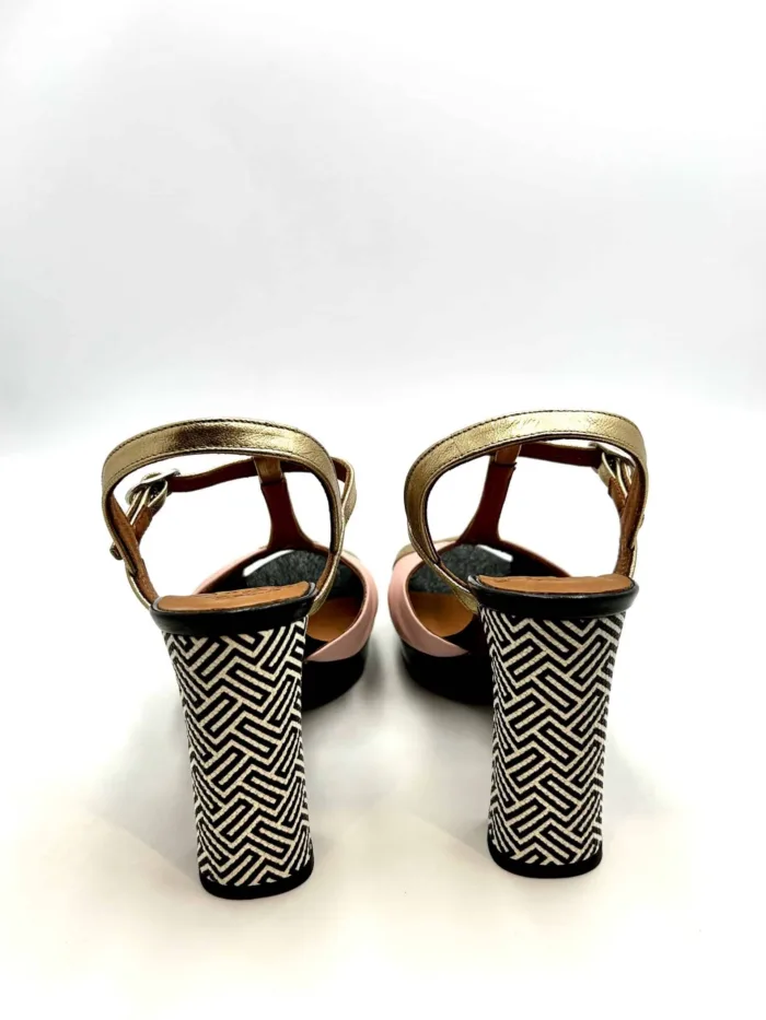 Sandalo Chie Mihara In Nappa Rosa, dettagli Oro tacco grosso Fantasia Geometrica 11 cm Plateau 2 cm art. Cassan, foto 4 di 5