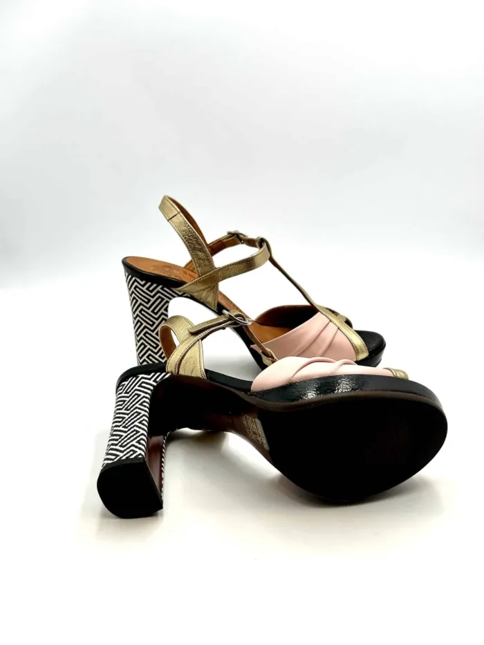 Sandalo Chie Mihara In Nappa Rosa, dettagli Oro tacco grosso Fantasia Geometrica 11 cm Plateau 2 cm art. Cassan, foto 5 di 5