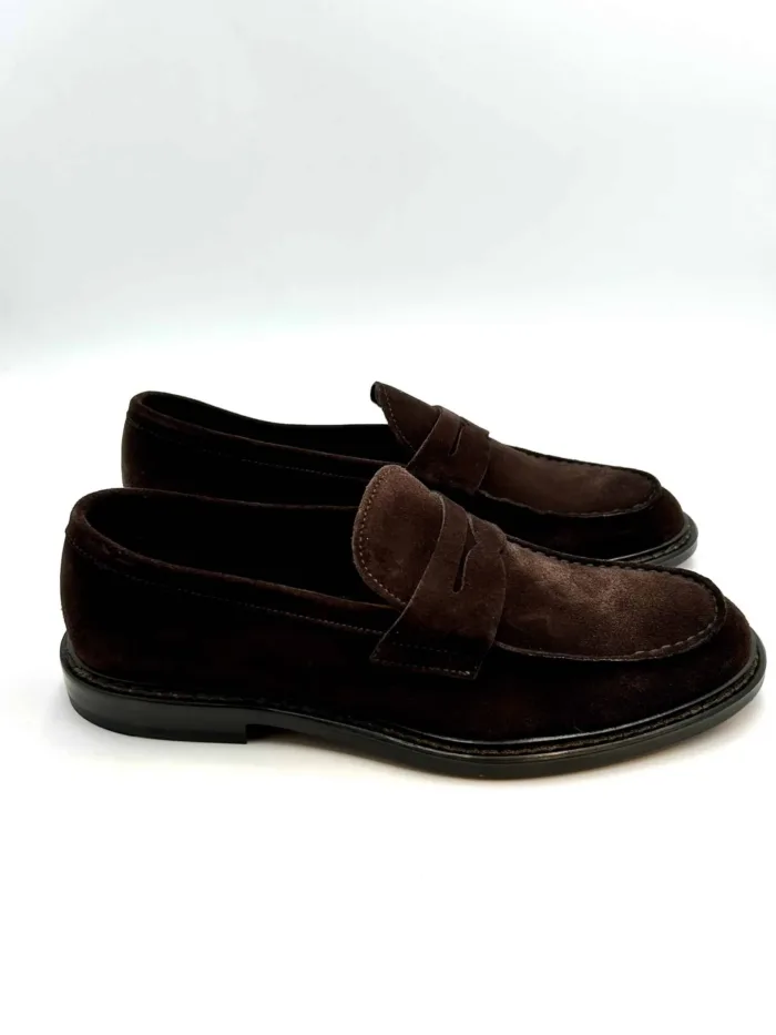 Mocassino Penny Uomo Doucal's In Camoscio Testa Di Moro Con Fondo Cuoio Art. DU2405PHOEUY106TM23, foto 1 di 5