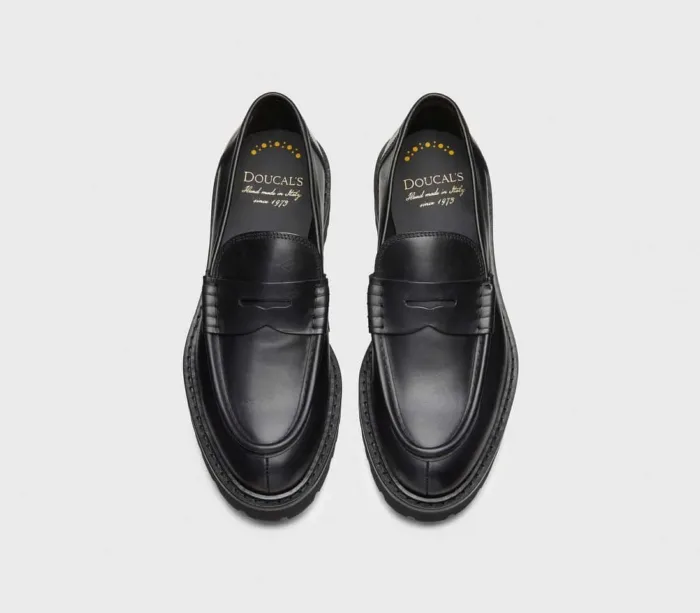 Mocassino Doucal's Penny Loafer in Pelle Nera con fondo Commander art. DU2926, foto 3 di 4