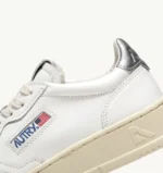 Sneaker Donna Autry Medalist Low bianca in pelle Spoiler Argento mod. AULW LL05 - immagine 3