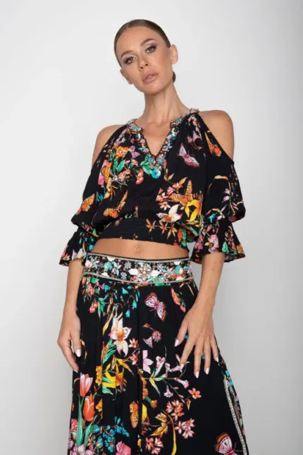 Top Miriam Stella nero con ricami fatti a mano ed elastico in vita e spalle scoperte cod. TC5