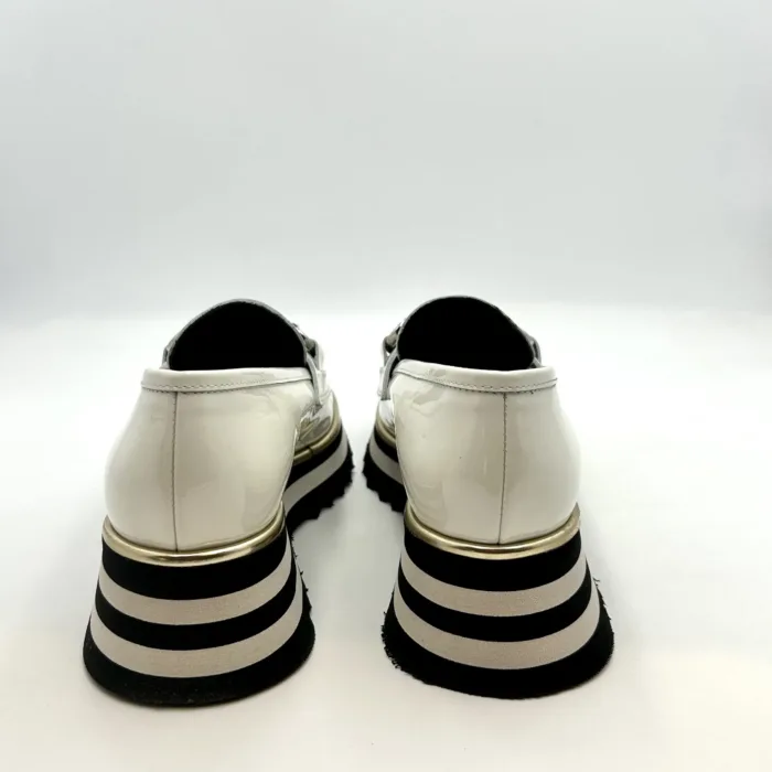 Mocassino Luca Grossi In Pelle Verniciata Bianca con Accessorio Morsetto Argento Tacco 4 cm art. G873M, foto 4 di 5
