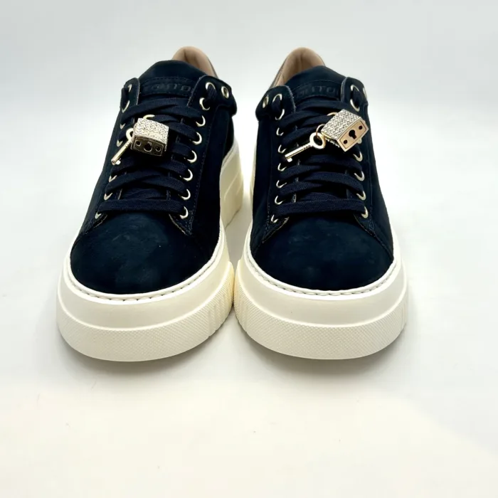 Sneakers Stokton in Camoscio Blu con accessorio Lucchetto Gioiello e spoiler Bronzo Art  893-D H 6 cm, foto 3 di 5