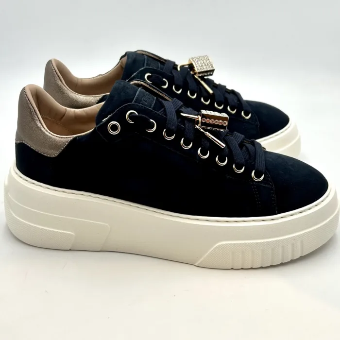Sneakers Stokton in Camoscio Blu con accessorio Lucchetto Gioiello e spoiler Bronzo Art  893-D H 6 cm, foto 1 di 5