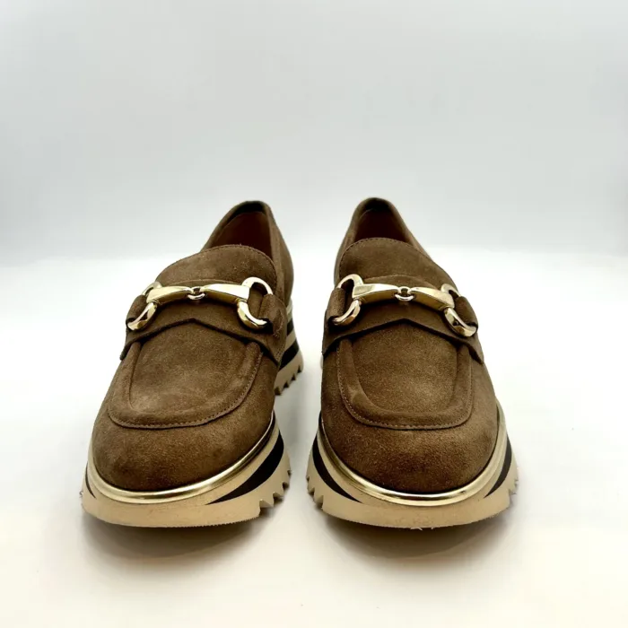 Mocassino Luca Grossi In Camoscio Tortora con Accessorio Morsetto Dorato Tacco 4 cm art. G873M, foto 2 di 5