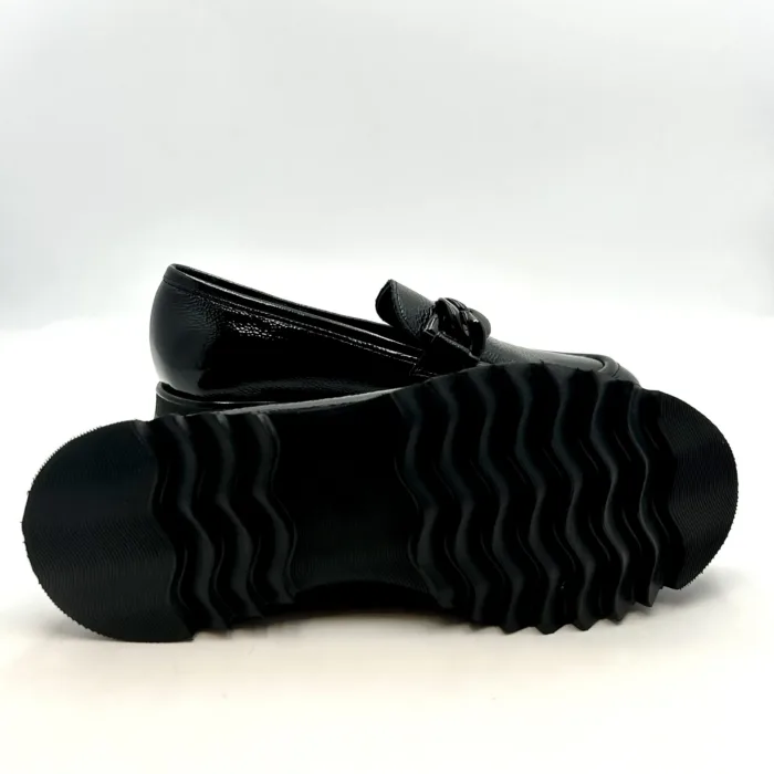 Mocassino Luca Grossi In Pelle Verniciata Nera con Accessorio Catena in Tono Tacco 4 cm art. H026M, foto 5 di 5