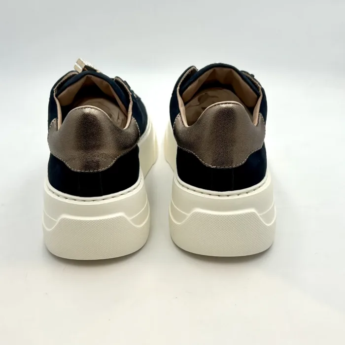 Sneakers Stokton in Camoscio Blu con accessorio Lucchetto Gioiello e spoiler Bronzo Art  893-D H 6 cm, foto 4 di 5