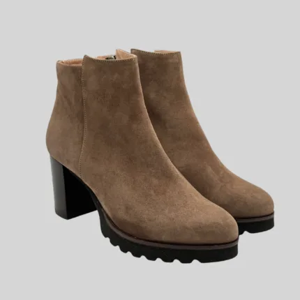 Tronchetti Cervone in Camoscio Beige con Cerniera laterale, Fondo in Gomma Antiscivolo e Tacco 8 cm art. 2454