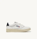 Sneaker Uomo autry Medalist Low in Pelle Bianca con Spoiler Blu mod. AULM LL12