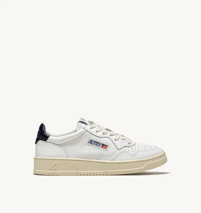 Sneaker Uomo autry Medalist Low in Pelle Bianca con Spoiler Blu mod. AULM LL12, foto 1 di 4