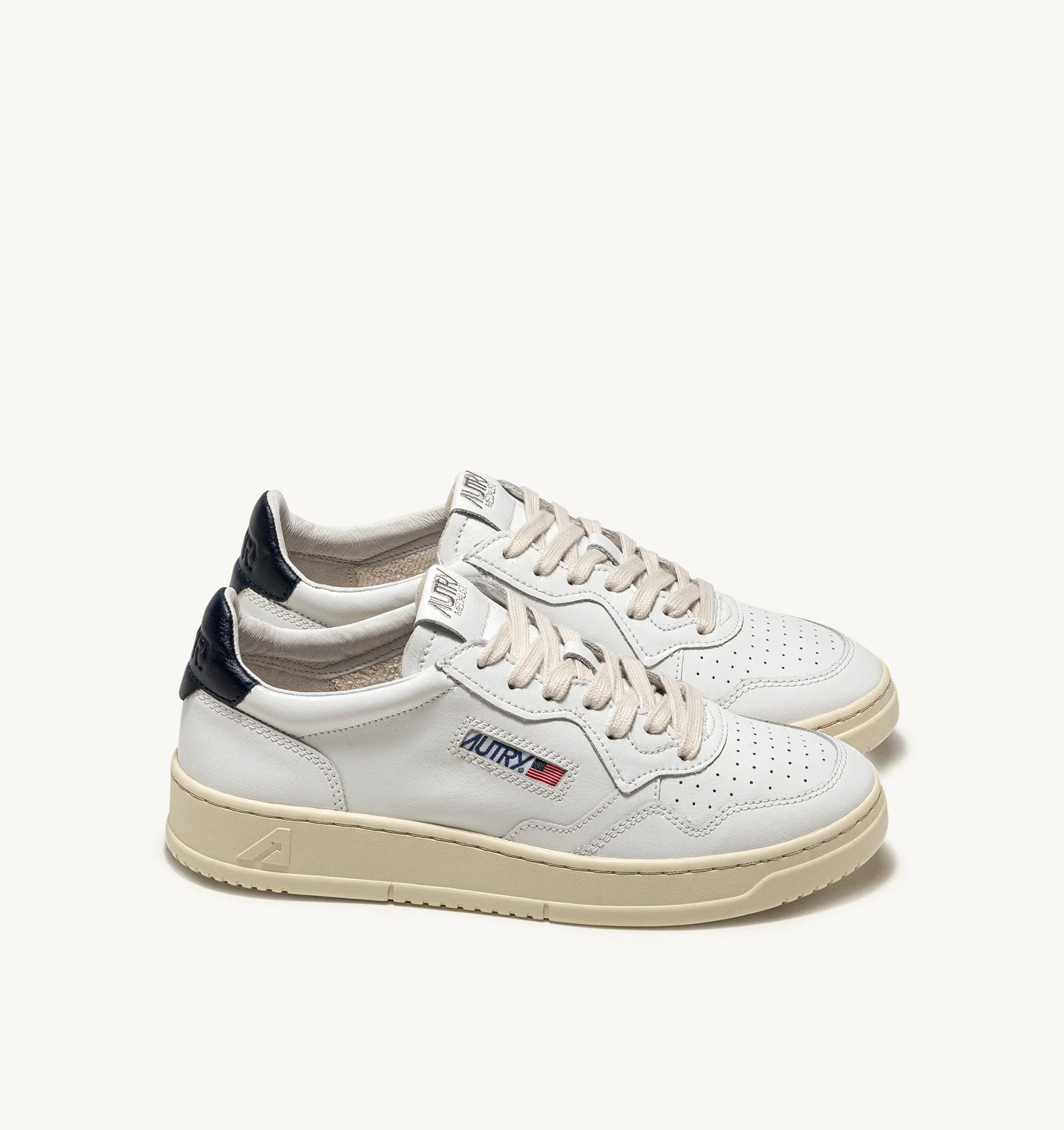 Sneaker Uomo autry Medalist Low in Pelle Bianca con Spoiler Blu mod. AULM LL12 - immagine 2