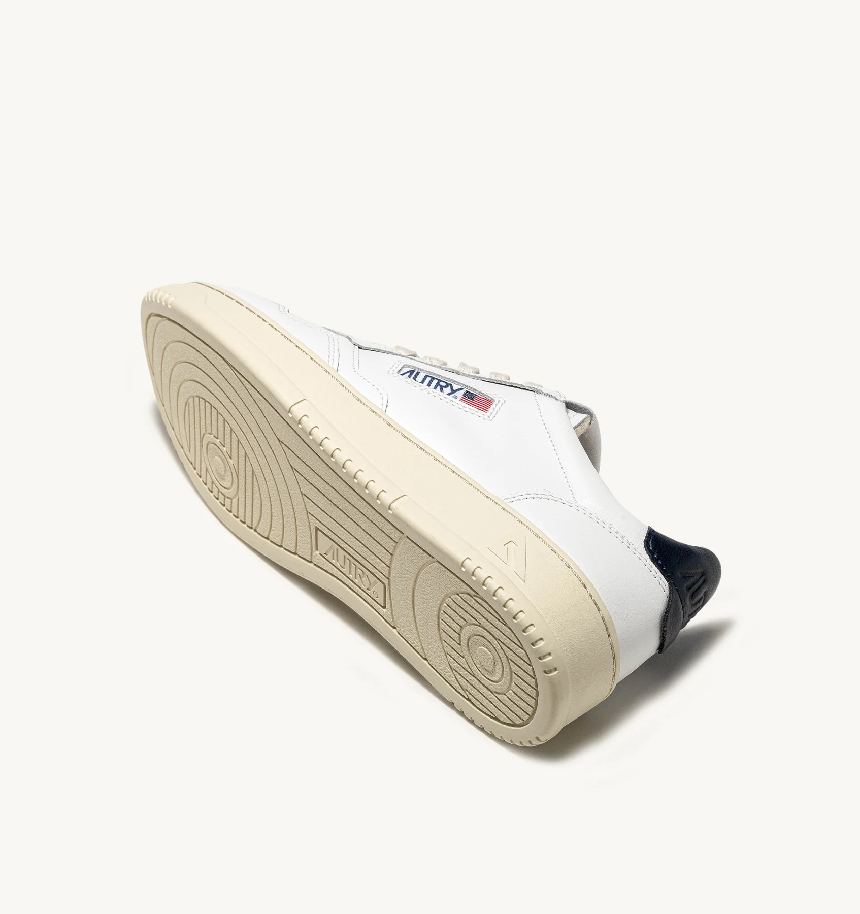 Sneaker Uomo autry Medalist Low in Pelle Bianca con Spoiler Blu mod. AULM LL12 - immagine 4