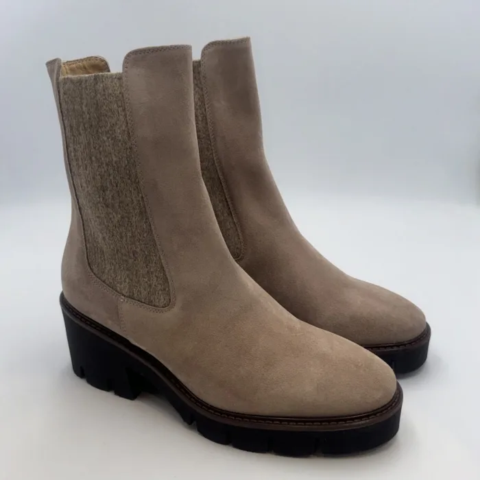 Tronchetto Beatles Luca Grossi In Camoscio Beige Con Elastico In Tinta In Lana  H 6 cm art. H616T, foto 1 di 4