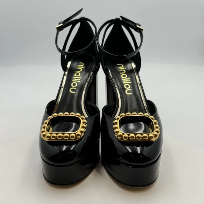Decolletè Ninalilou in Vernice Nera Fibbia Oro Tacco 11 cm Plateau 3,5 cm art. 342580BB, foto 2 di 4
