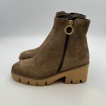 Tronchetto Luca Grossi In Camoscio Tortora Con Doppia Cerniera H 6 cm art. K202T - immagine 3
