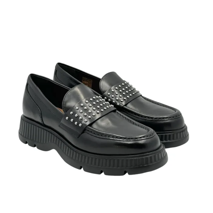 Mocassino Carmens in Pelle Nera con Borchie e Suola in Gomma H 4 cm art. Cindy Stud 54223, foto 1 di 4