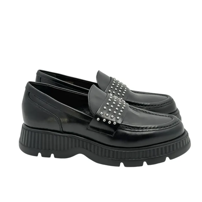 Mocassino Carmens in Pelle Nera con Borchie e Suola in Gomma H 4 cm art. Cindy Stud 54223, foto 2 di 4