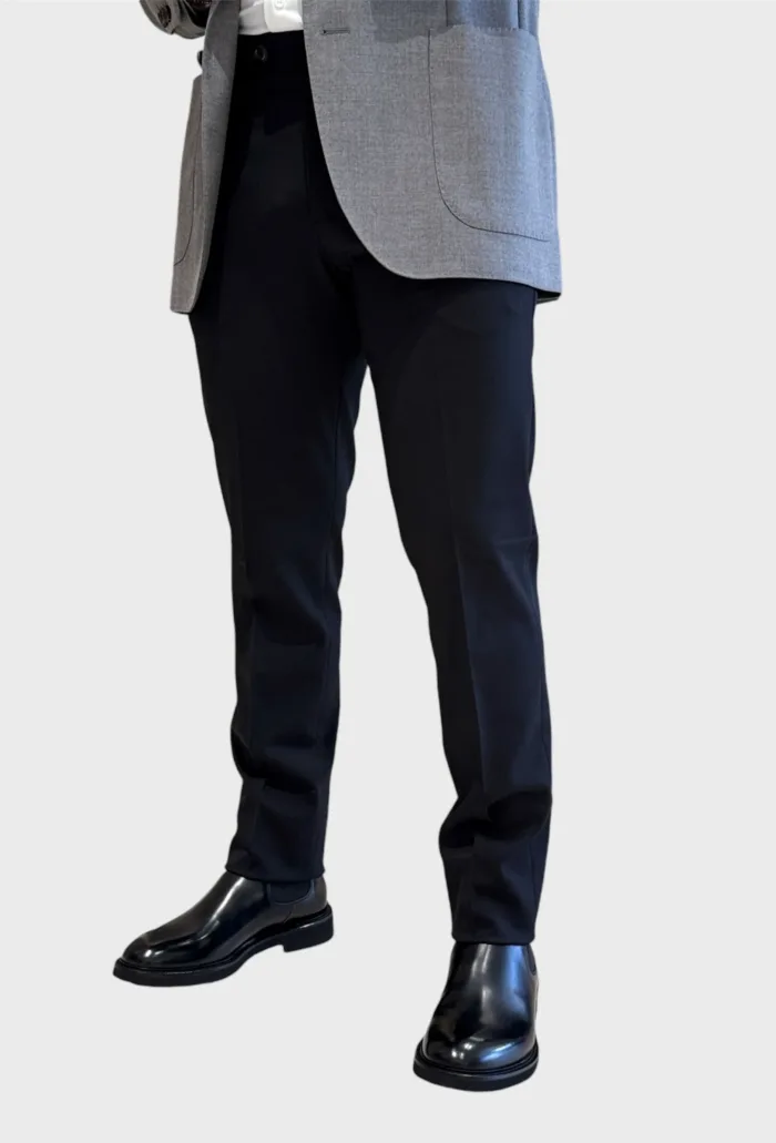 Pantaloni con Elastico in vita e Tasca a Filo Michael Coal Nero in Misto Lana art. Brad Plus One More Size 3127 Lungo, foto 1 di 2