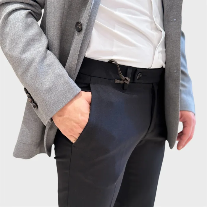 Pantaloni con Elastico in vita e Tasca a Filo Michael Coal Nero in Misto Lana art. Brad Plus One More Size 3127 Lungo, foto 2 di 2