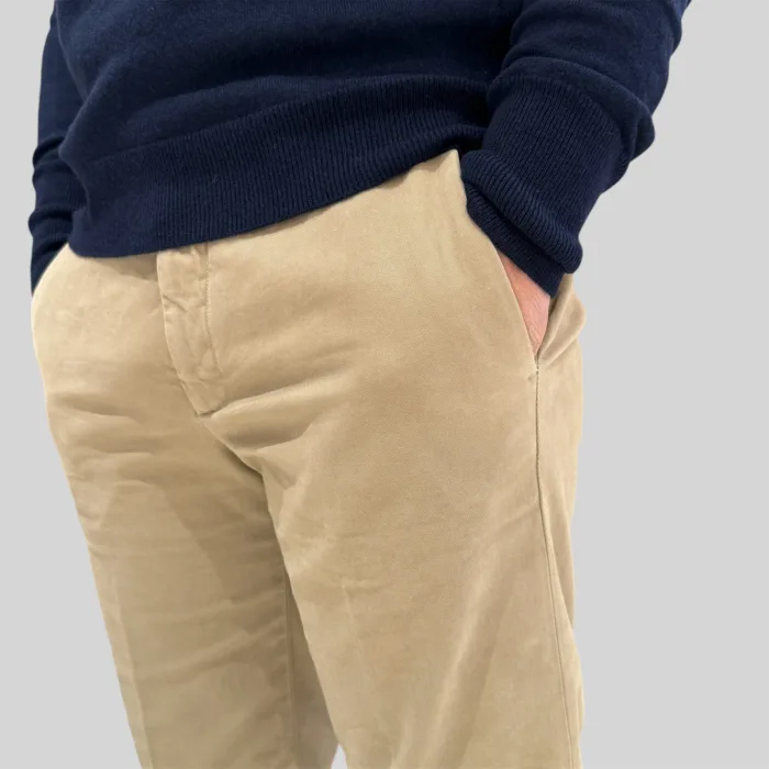 Pantaloni con Elastico in vita e Tasca a Filo Michael Coal Beige art. Brad Plus One More Size 2505 Lungo, foto 2 di 2