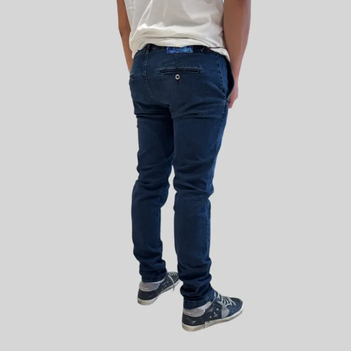 Jeans Tasca a Filo Camouflage In Gabardine di Cotone Elasticizzata Lavaggio Scuro art. Chinos Rey 17 D119 A956, foto 3 di 3