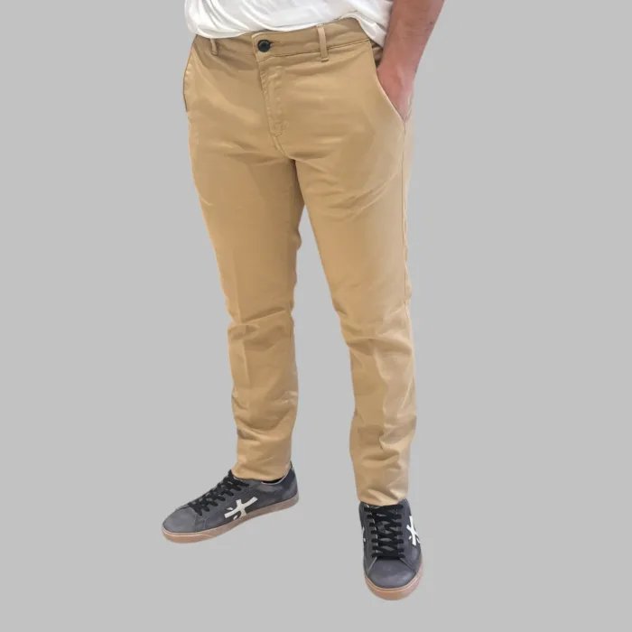 Pantaloni Tasca a Filo Camouflage In Tessuto Tecnico Elasticizzato Cammello art. Chinos Sand N27, foto 1 di 2