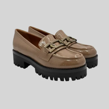 Mocassino Lorenzo Mari in Vernice Beige Con Accessorio Oro Tacco H 4 cm Art Connie 08