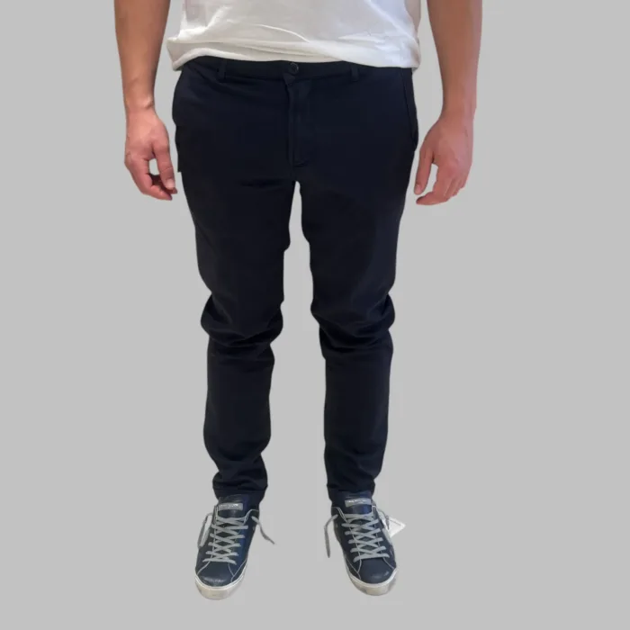 Pantaloni Tasca a Filo Camouflage In Tessuto Tecnico Elasticizzato Blu Notte art. Chinos Sand N27, foto 1 di 2